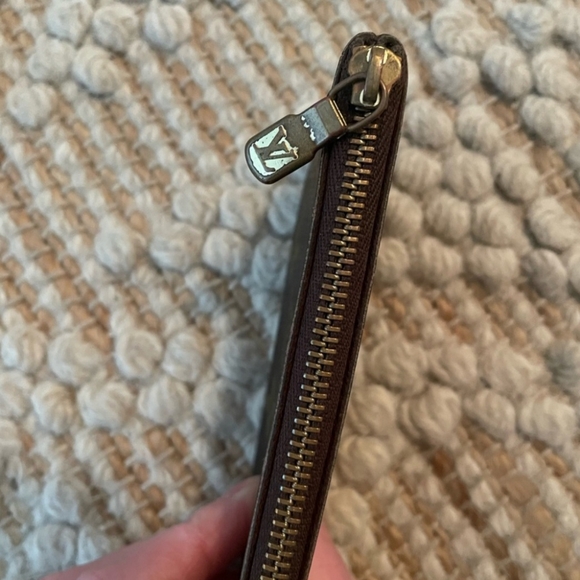 Authentic Louis vuitton key pouch - Picture 5 of 12